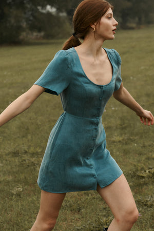 Sukienka z lyocellu i wiskozy / 03 / 28 / ash blue ?Modelka ma 178 cm wzrostu i prezentuje rozmiar XS?