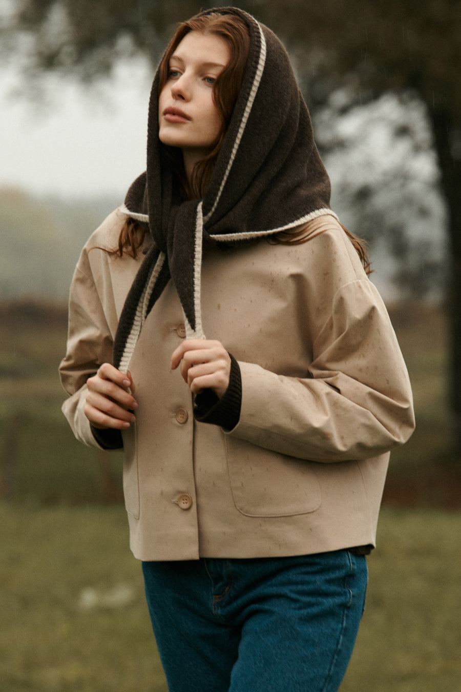 Kurtka z bawełny / 18 / 14 / sandstone *chusta-z-welny-21-24-brown-beige*?Modelka ma 178 cm wzrostu i prezentuje rozmiar M/L?  