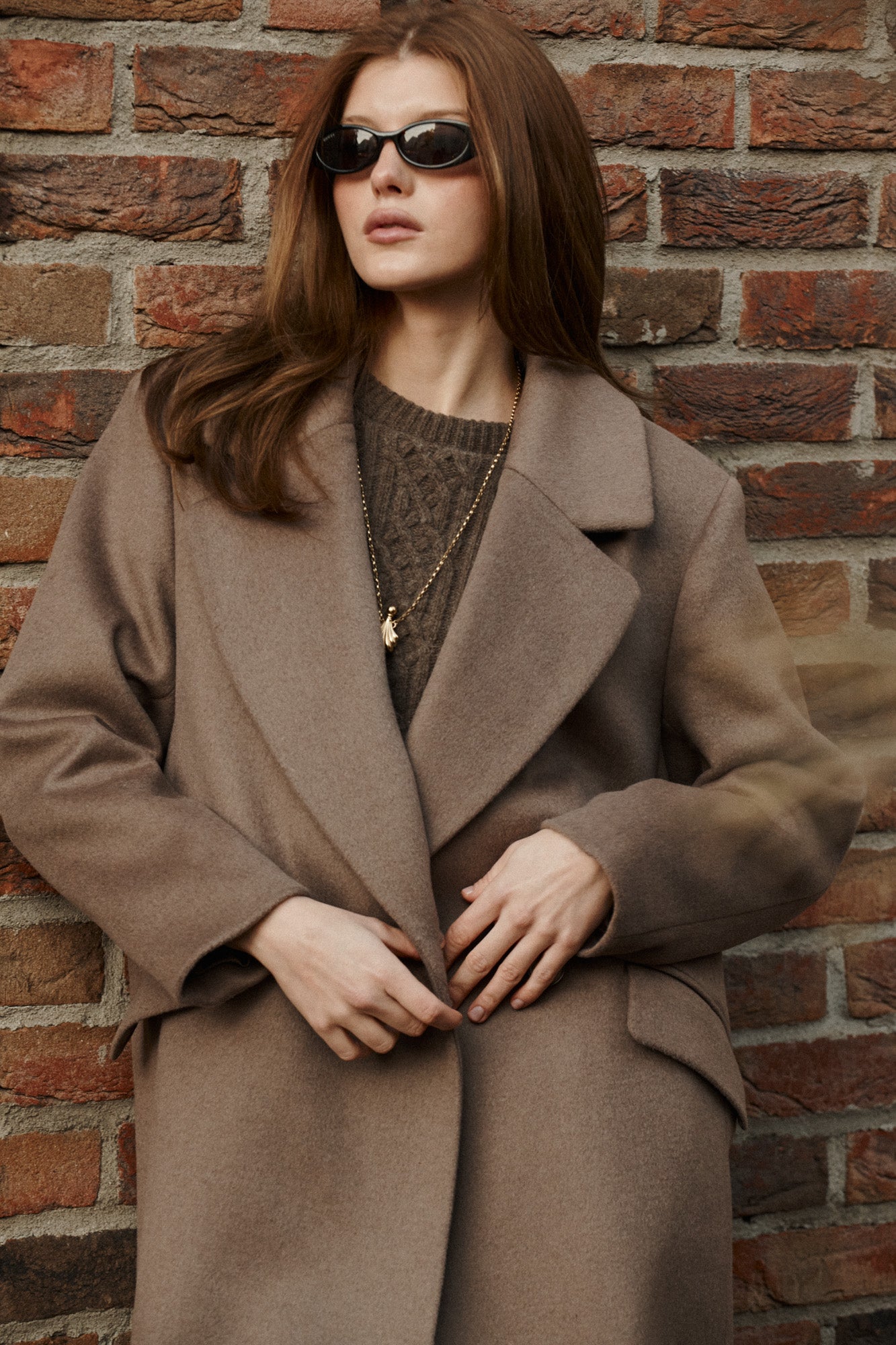 Płaszcz z wełną / 18 / 15 / mocha coffee ?Modelka ma 178 cm wzrostu i prezentuje rozmiar M?