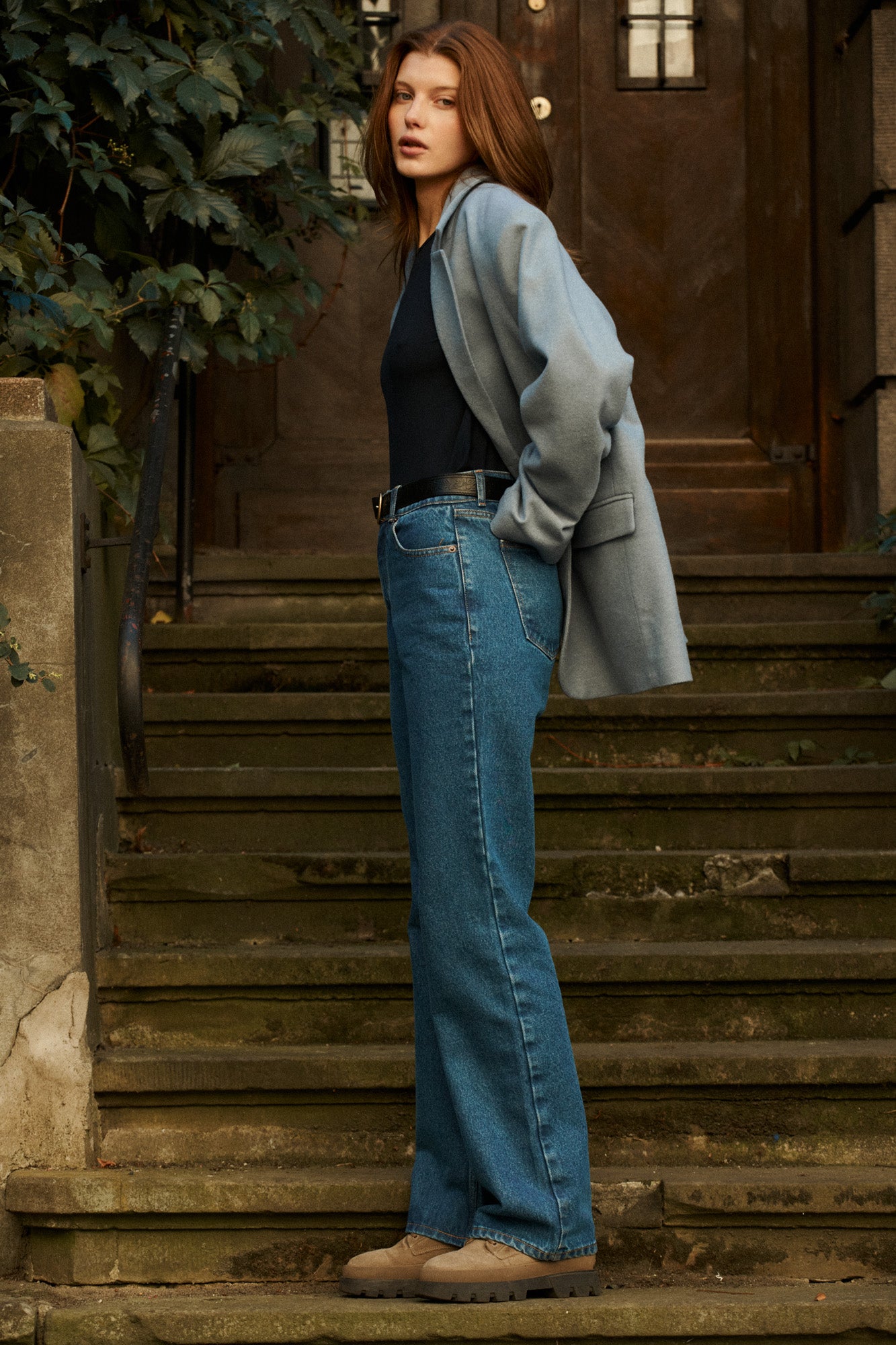 Marynarka z wełny / 18 / 09 / baltic sea *longsleeve-z-wiskozy-14-08-night-blue* ?Modelka ma 178 cm wzrostu i prezentuje rozmiar M/L?