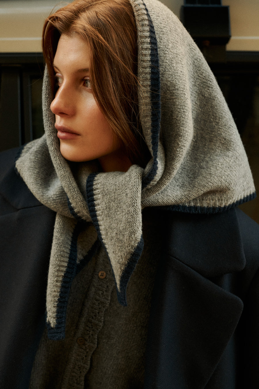 Chusta z wełny / 21 / 24 / grey / navy *kardigan-z-welny-16-15-stone-grey, plaszcz-z-welna-i-kaszmirem-18-15-night-blue*