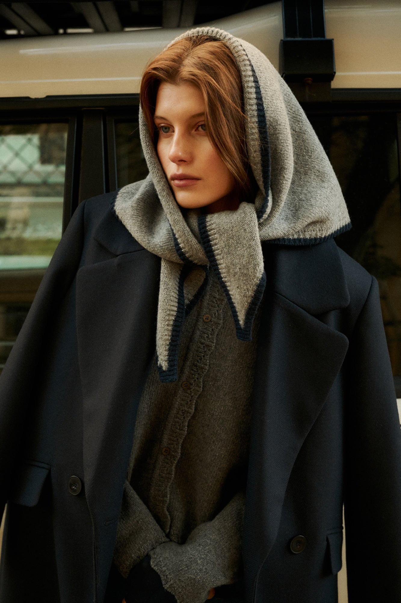 Chusta z wełny / 21 / 24 / grey / navy *kardigan-z-welny-16-15-stone-grey, plaszcz-z-welna-i-kaszmirem-18-15-night-blue*