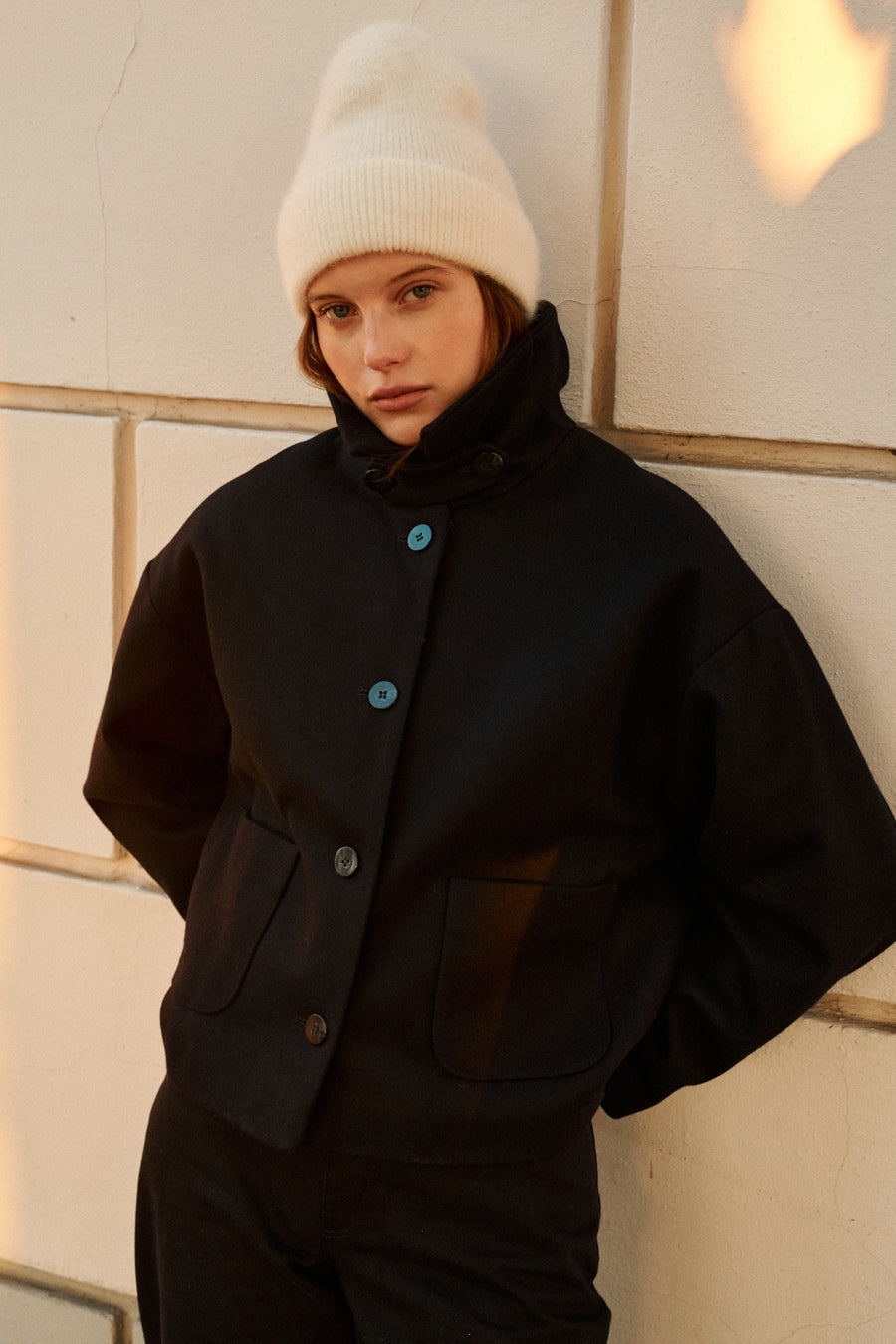 Kurtka z wełną / 18 / 12 / night blue *czapka-z-moheru-i-alpaki-21-15-cream-white*?Modelka ma 178 cm wzrostu i prezentuje rozmiar M/L?