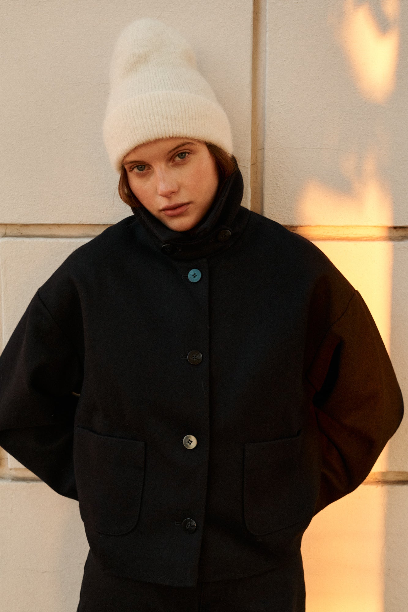 Kurtka z wełną / 18 / 12 / night blue *czapka-z-moheru-i-alpaki-21-15-cream-white*?Modelka ma 178 cm wzrostu i prezentuje rozmiar M/L?