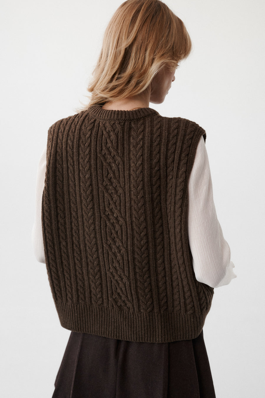 Kamizelka z wełny / 22 / 03 / calm brown