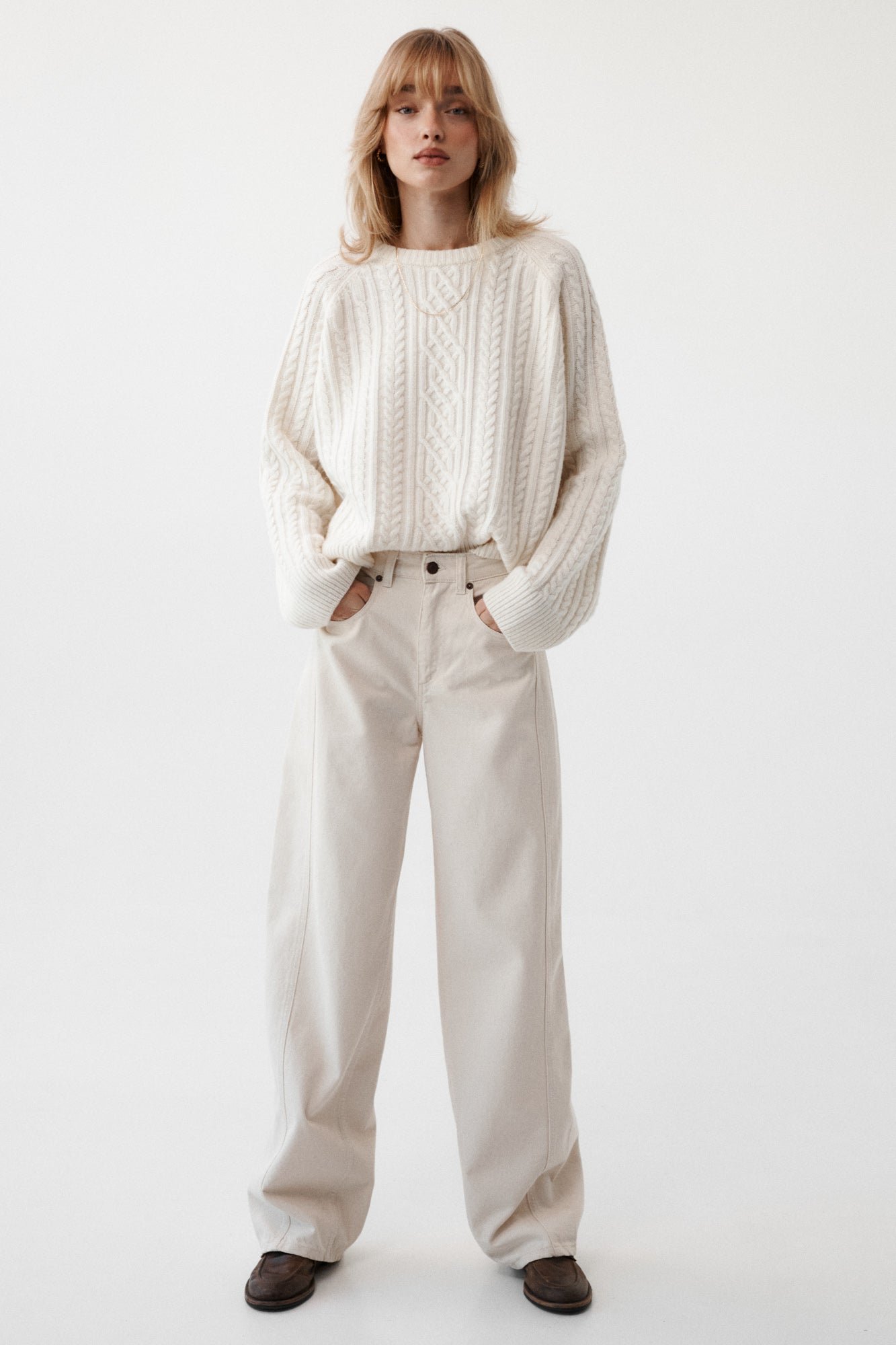Sweter z wełny / 16 / 19 / cream white ?Modelka ma 179 cm wzrostu i promuje rozmiar M/L? 
