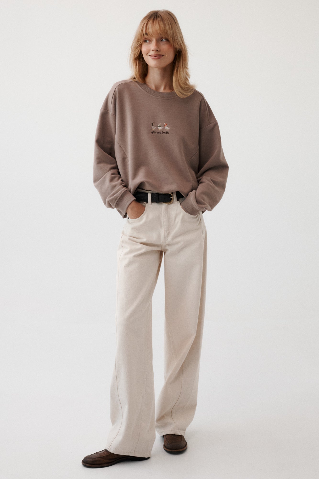 Bluza z bawełny / 17 / 19 / mocha coffee *spodnie-z-diagonalu-05-21-unbleached* ?Modelka ma 179 cm wzrostu i prezentuje rozmiar m/l?