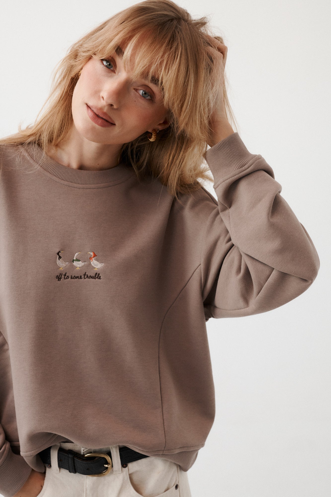 Bluza z bawełny / 17 / 19 / mocha coffee *spodnie-z-diagonalu-05-21-unbleached* ?Modelka ma 179 cm wzrostu i prezentuje rozmiar m/l?