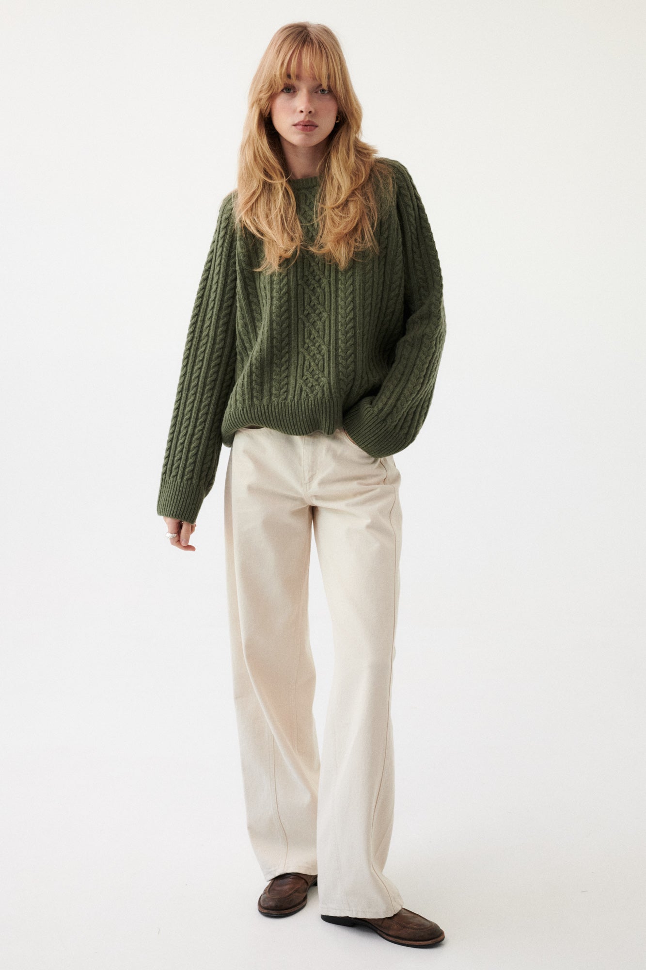 Sweter z wełny / 16 / 19 / grey moss ?Modelka ma 179 cm wzrostu i promuje rozmiar M/L? 