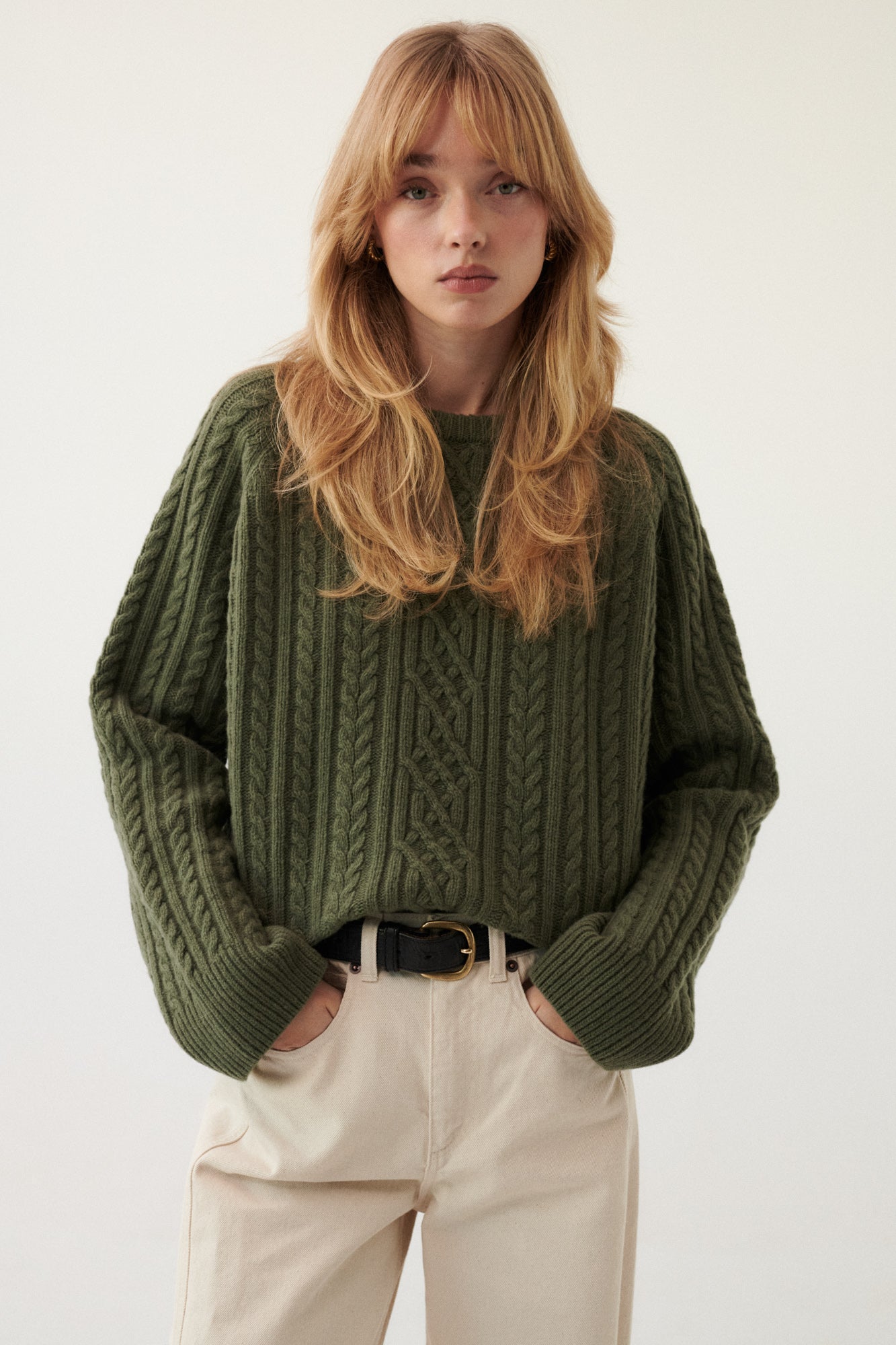 Sweter z wełny / 16 / 19 / grey moss ?Modelka ma 179 cm wzrostu i promuje rozmiar M/L? 