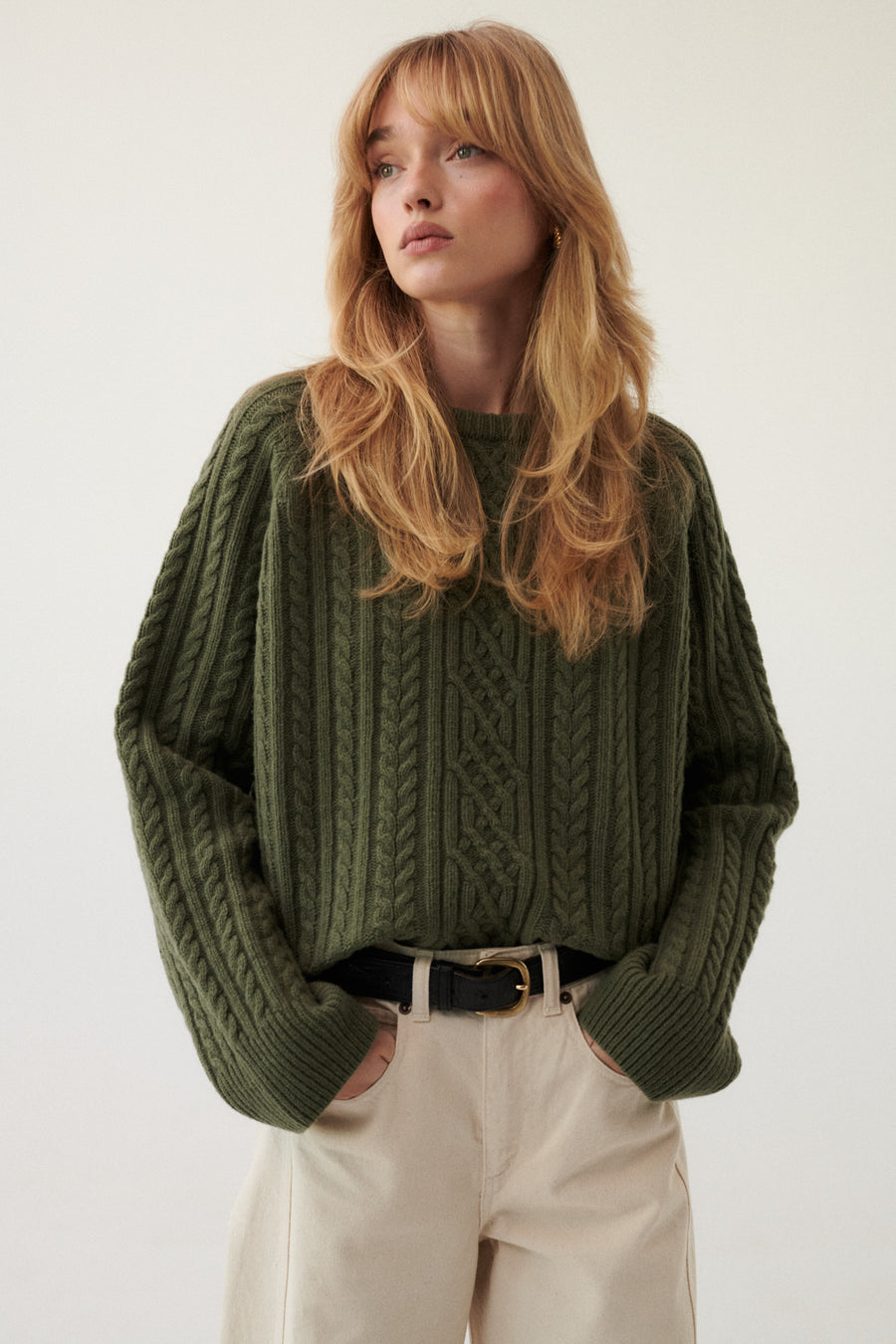 Sweter z wełny / 16 / 19 / grey moss ?Modelka ma 179 cm wzrostu i promuje rozmiar M/L? 