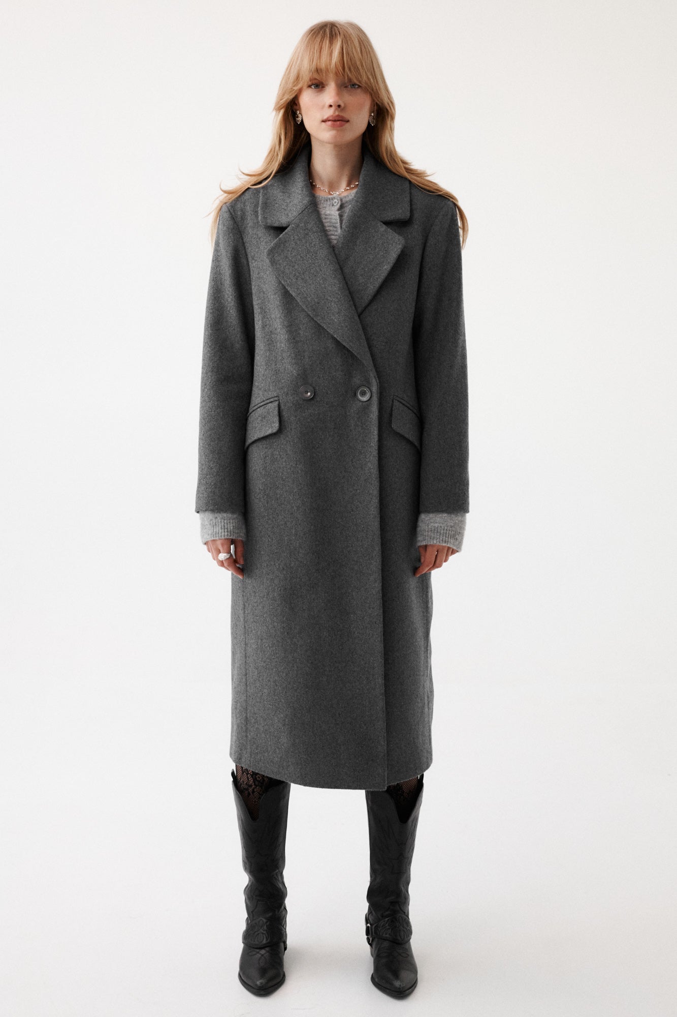 Płaszcz z wełną / 18 / 15 / stone grey ?Modelka ma 179 cm wzrostu i prezentuje rozmiar M?