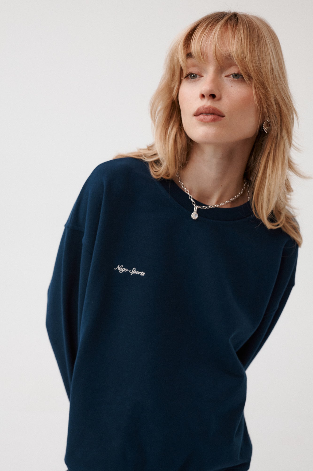 Bluza z bawełny / 17 / 16 / silent blue ?Modelka ma 179 cm wzrostu i prezentuje rozmiar XS/S?