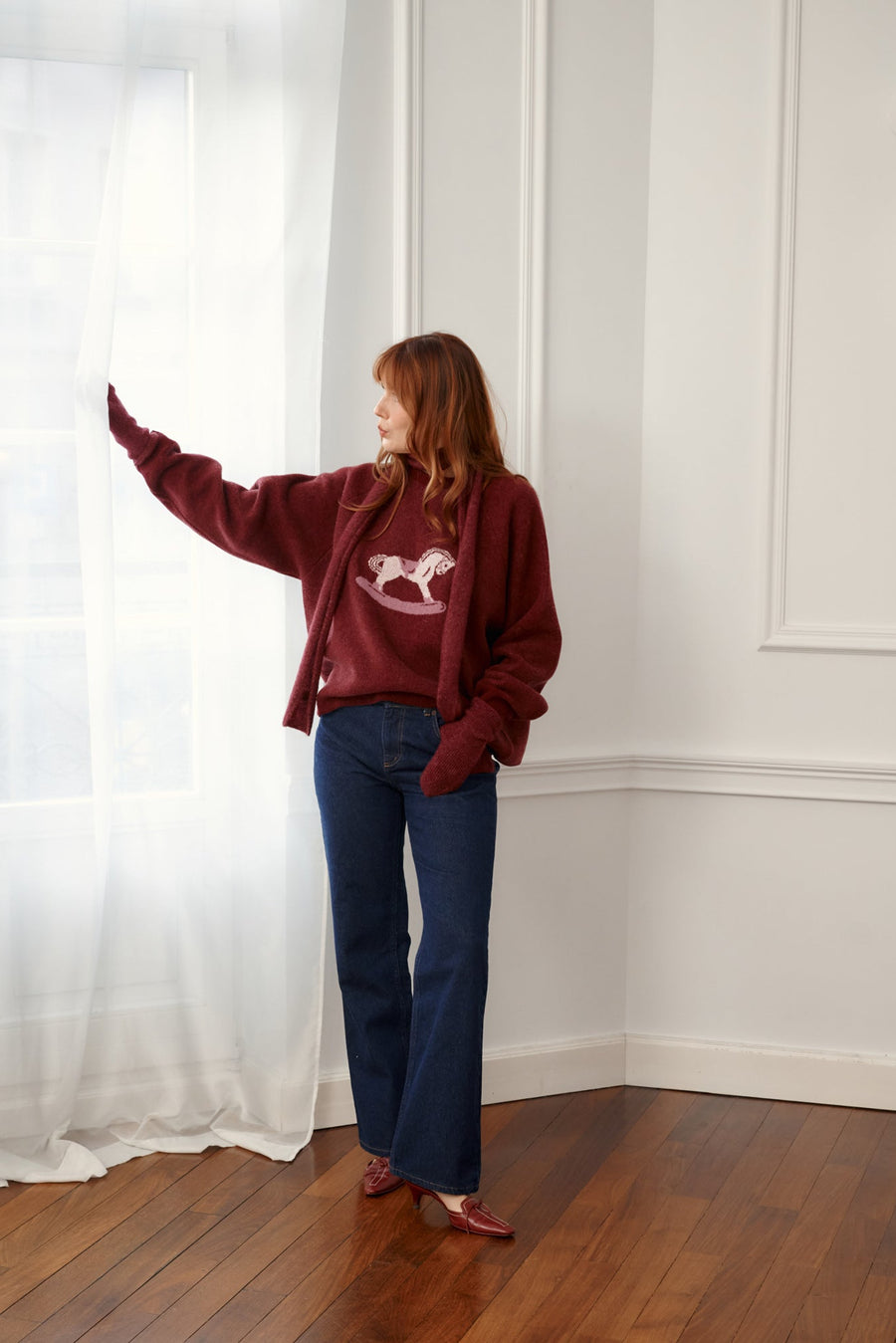 *szalik-z-welna-z-alpaki-21-26-mauvewood,rekawiczki-z-welna-z-alpaki-21-25-mauvewood*?Modelka ma 173cm wzrostu i prezentuje rozmiar M/L?