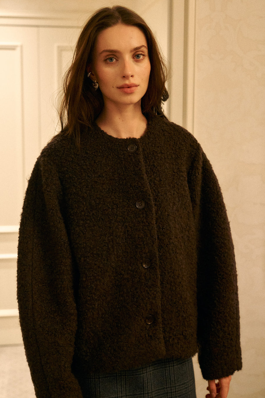 *spodnica-z-welny-07-14-silver-lake*?Modelka ma 175 cm wzrostu i prezentuje rozmiar M/L?