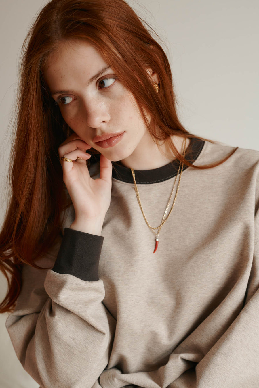 Cienka bluza z bawełny / 17 / 22 / cappuccino / brown ?Modelka ma 175 cm wzrostu i prezentuje rozmiar XS/S?