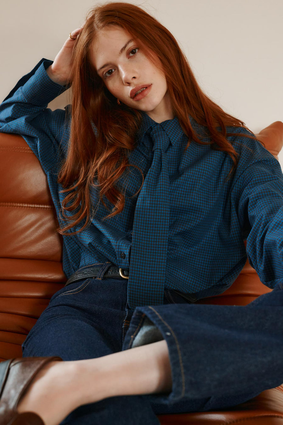 Koszula z bawełny / 12 / 27 / shadow teal  *spodnie-jeansowe-z-bawelny-z-recyklingu-05-22-dark-indigo*?Modelka ma 175 cm wzrostu i prezentuje rozmiar M/L?