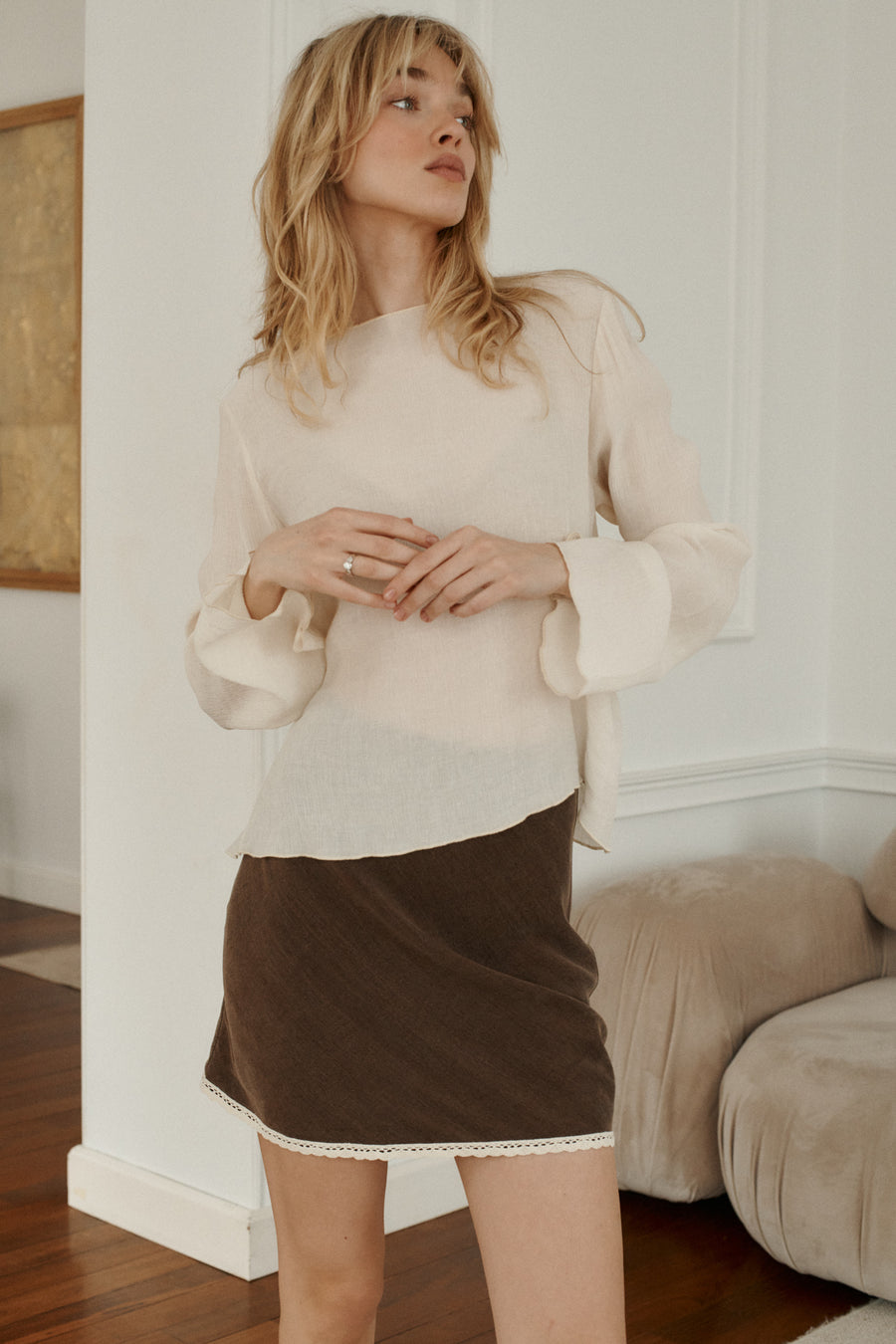 Spódnica z lyocellu i wiskozy / 07 / 23 / milk chocolate *bluzka-z-fakturowanej-wiskozy-12-21-cream-white*?Modelka ma 179 cm wzrostu i prezentuje rozmiar XS?