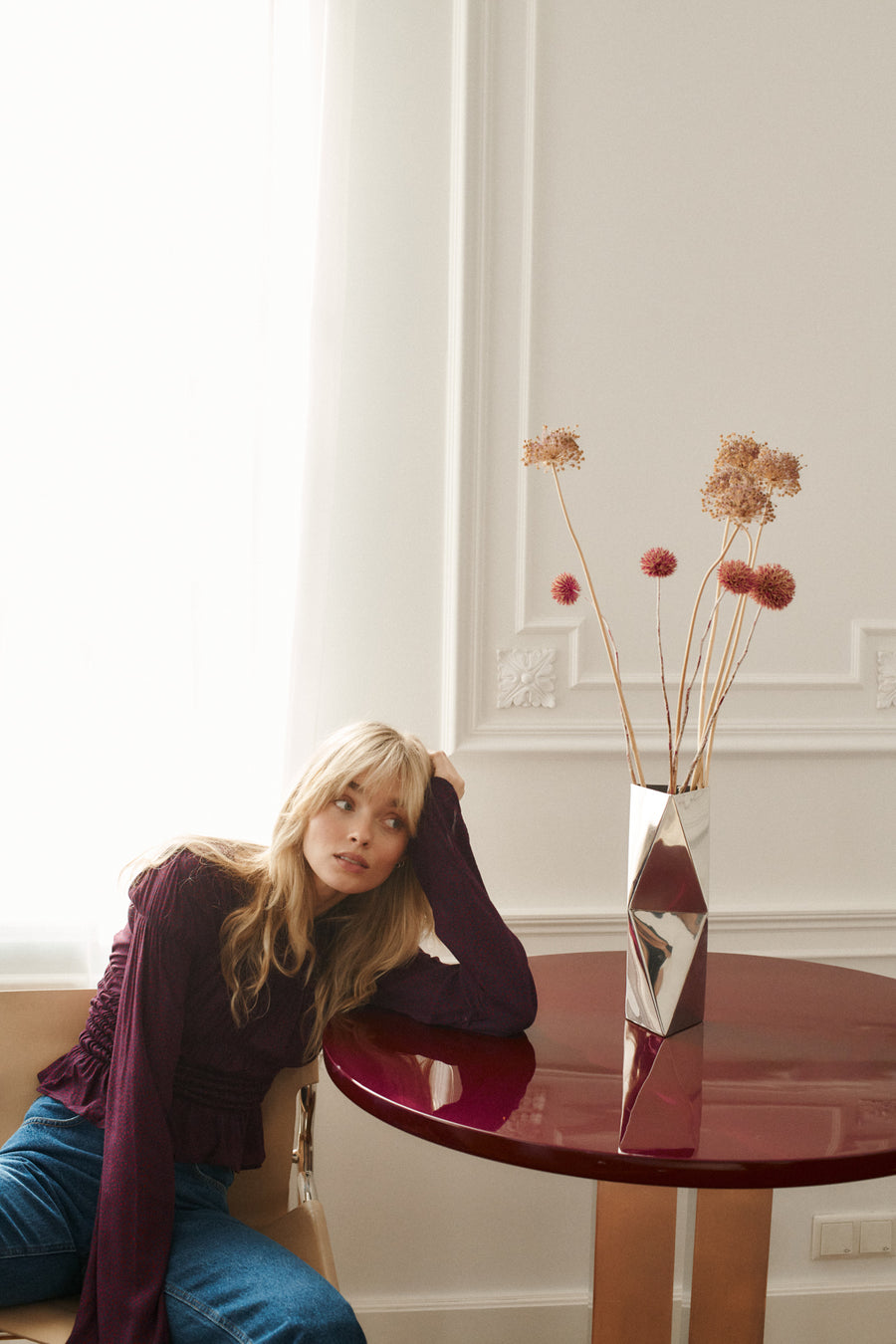 Bluzka z wiskozy / 12 / 30 / midnight bloom*spodnie-jeansowe-z-bawelny-z-recyklingu-05-18-medium-indigo* ?Modelka ma 179 cm wzrostu i prezentuje rozmiar XS?