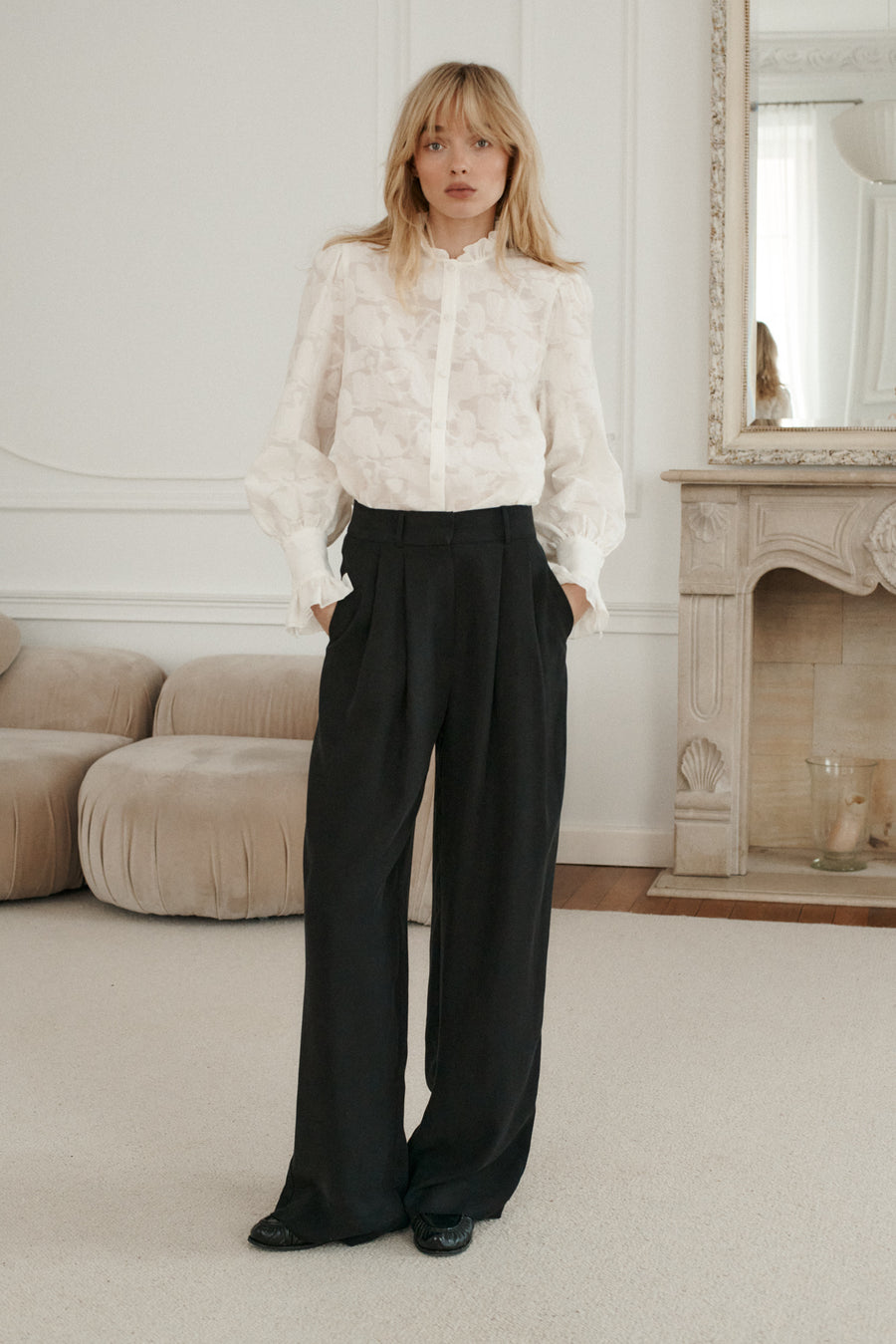 *koszula-z-bawelny-12-29-cream-white*  ?Modelka ma 179 cm wzrostu i prezentuje rozmiar XS?