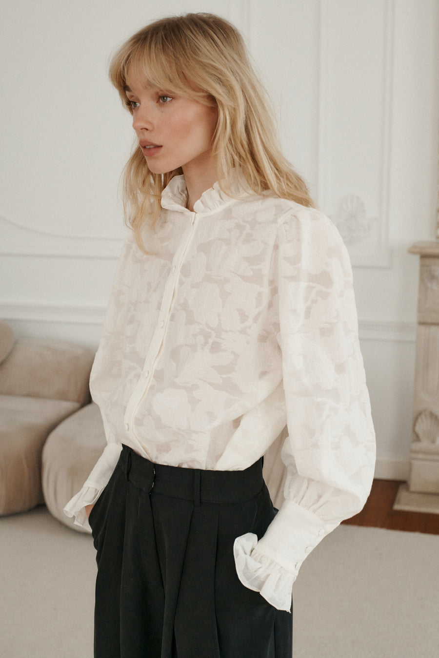 Koszula z bawełny / 12 / 29 / cream white *spodnie-z-tencelu-05-02-onyx-black* ?Modelka ma 179 cm wzrostu i prezentuje rozmiar XS/S?