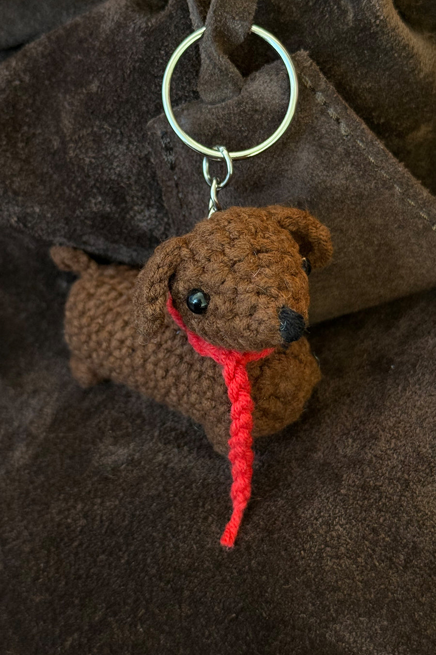 Brelok z jamnikiem / cozy brown