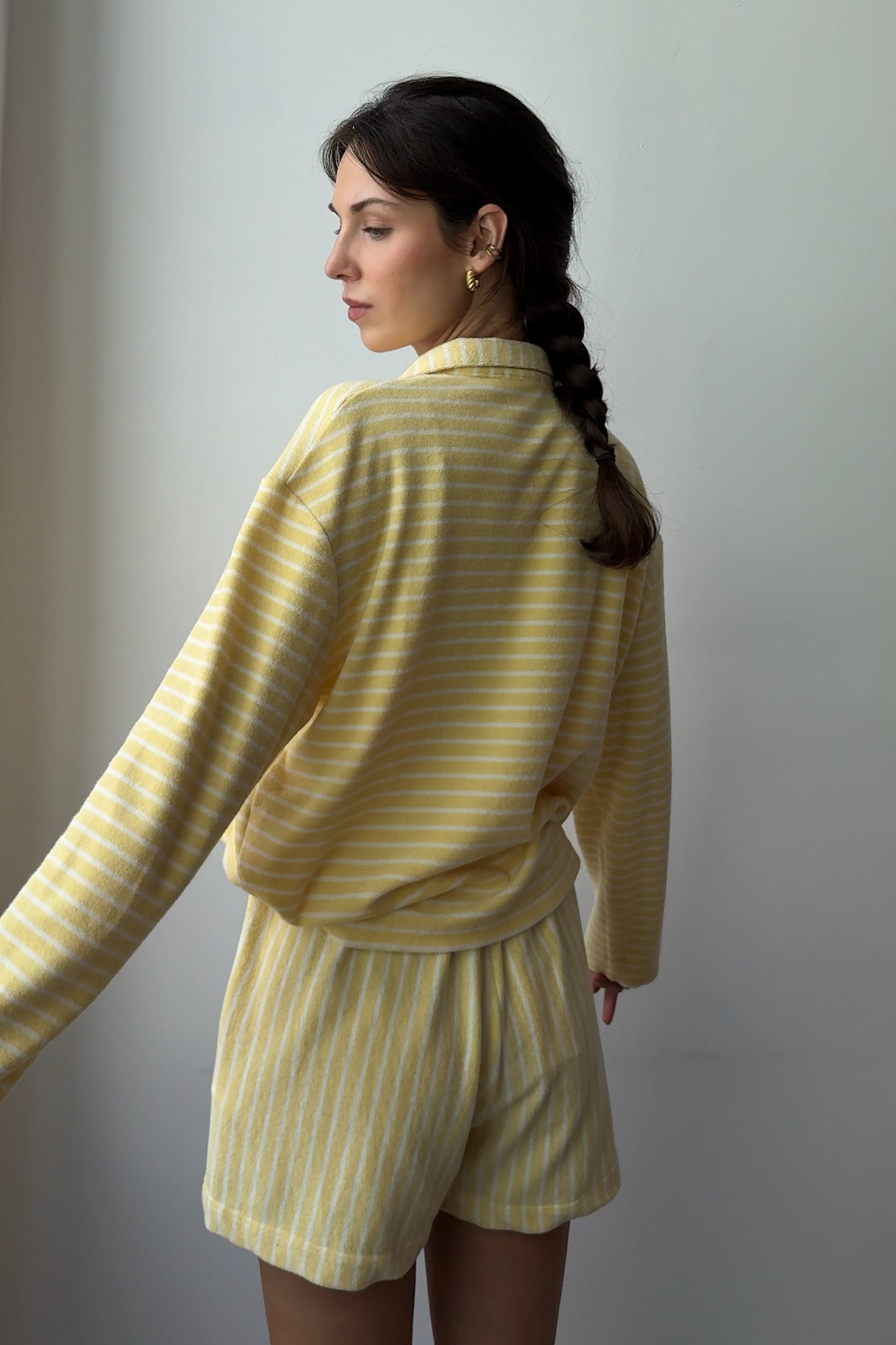  Longsleeve polo z bawełny / 14 / 26 / lemon stripes *szorty-z-bawelny-09-08-lemon-stripes*?Modelka ma 178 cm wzrostu i prezentuje rozmiar S? 