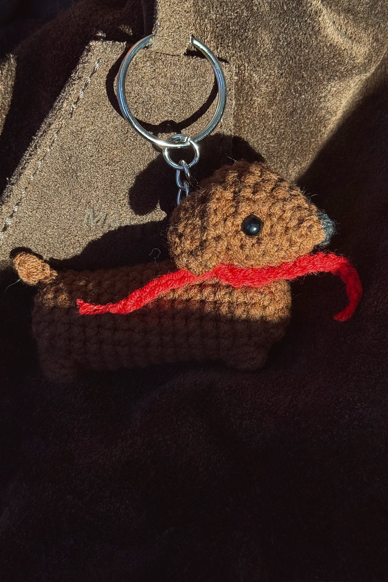 Brelok z jamnikiem / cozy brown