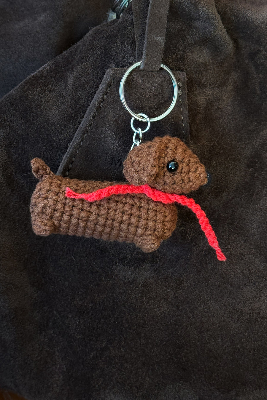 Brelok z jamnikiem / cozy brown