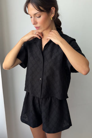 Szorty z bawełny / 09 / 08 / ink black*koszula-z-bawelny-12-01-ink-black*?Modelka ma 178 cm wzrostu i prezentuje rozmiar XS/S?