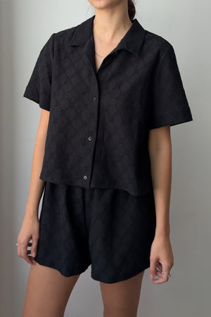 Szorty z bawełny / 09 / 08 / ink black*koszula-z-bawelny-12-01-ink-black*?Modelka ma 178 cm wzrostu i prezentuje rozmiar XS/S?