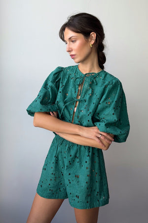 Koszula z bawełny / 12 / 15 / ivy green*szorty-z-bawelny-09-08-ivy-green*?Modelka ma 178 cm wzrostu i prezentuje rozmiar XS/S?
