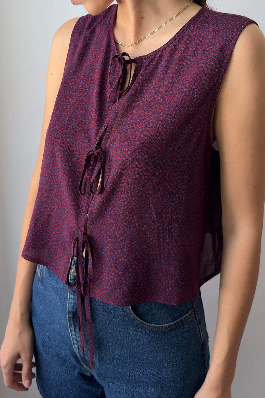 Bluzka z wiskozy / 12 / 24 / midnight bloom *Modelka ma 178 cm wzrostu i prezentuje rozmiar XS/S?