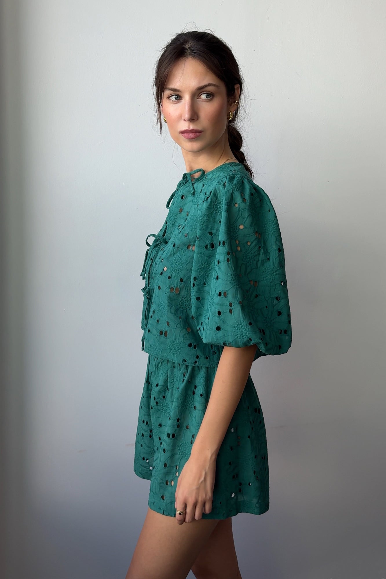Koszula z bawełny / 12 / 15 / ivy green*szorty-z-bawelny-09-08-ivy-green*?Modelka ma 178 cm wzrostu i prezentuje rozmiar XS/S?