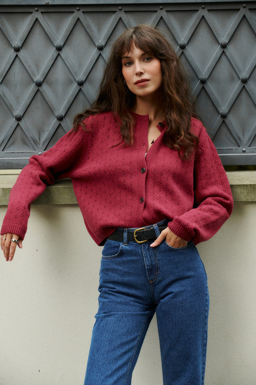 ?Modelka ma 178 cm wzrostu i prezentuje rozmiar M/L? *spodnie-jeansowe-z-bawelny-z-recyklingu-05-18-medium-indigo*