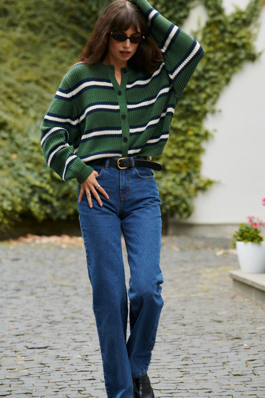 ?Modelka ma 178 cm wzrostu i prezentuje rozmiar XS? *kardigan-z-bawelny-organicznej-16-29-oxford-stripes*