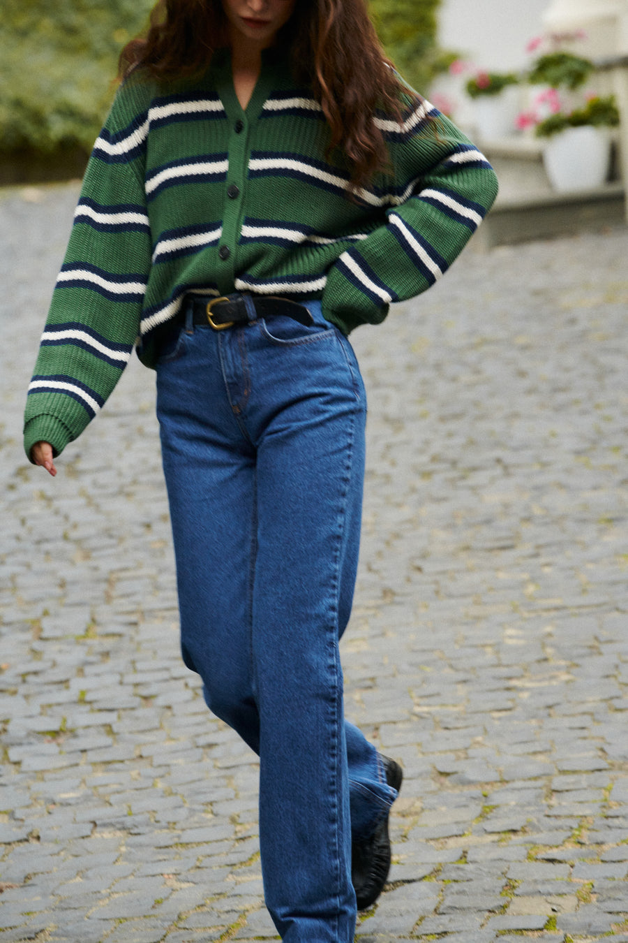 ?Modelka ma 178 cm wzrostu i prezentuje rozmiar XS? *kardigan-z-bawelny-organicznej-16-29-oxford-stripes*