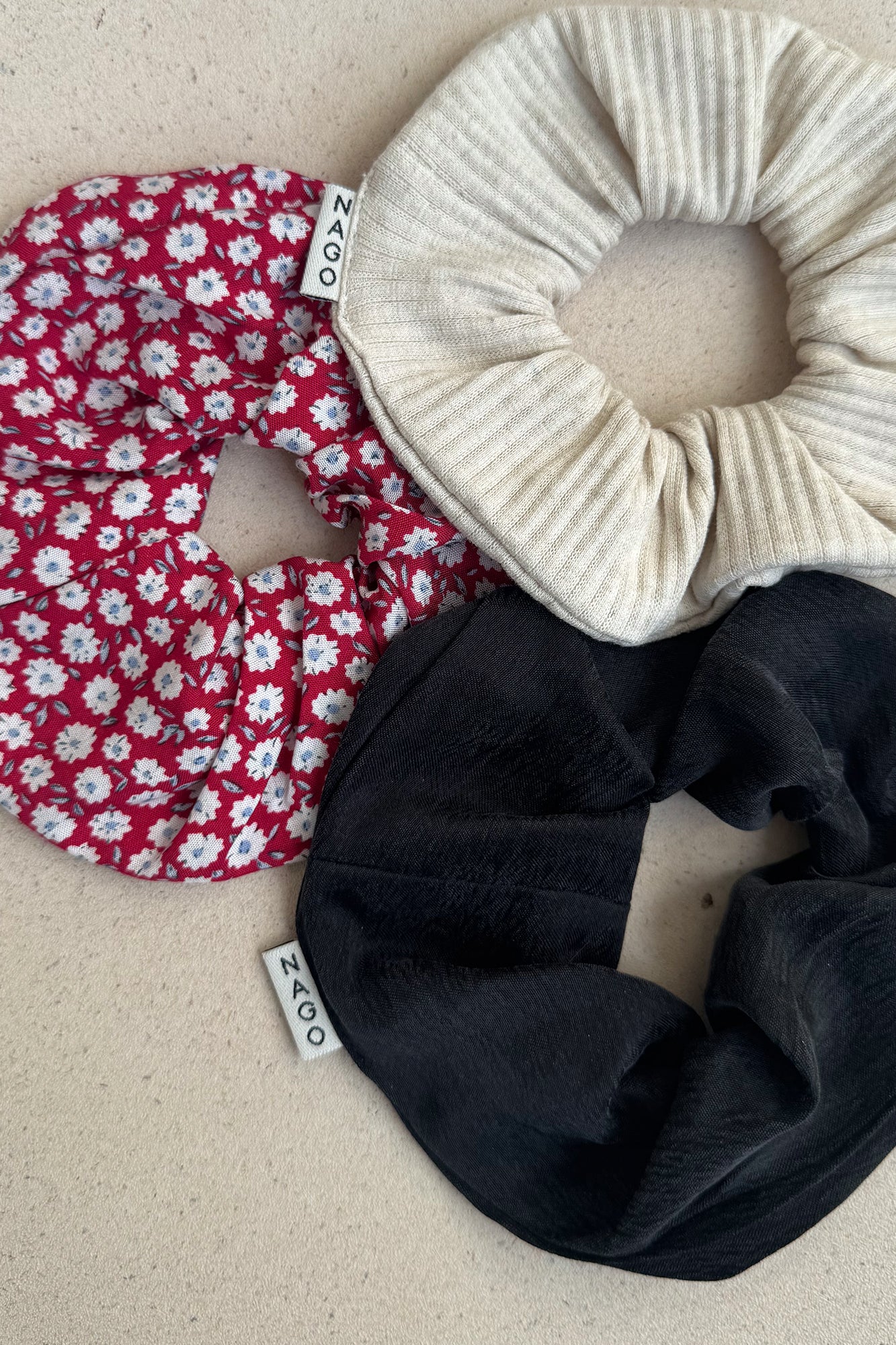 Zestaw scrunchies / anthracite & red