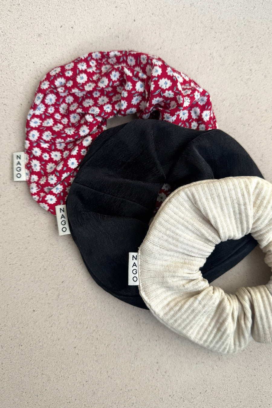 Zestaw scrunchies / anthracite & red