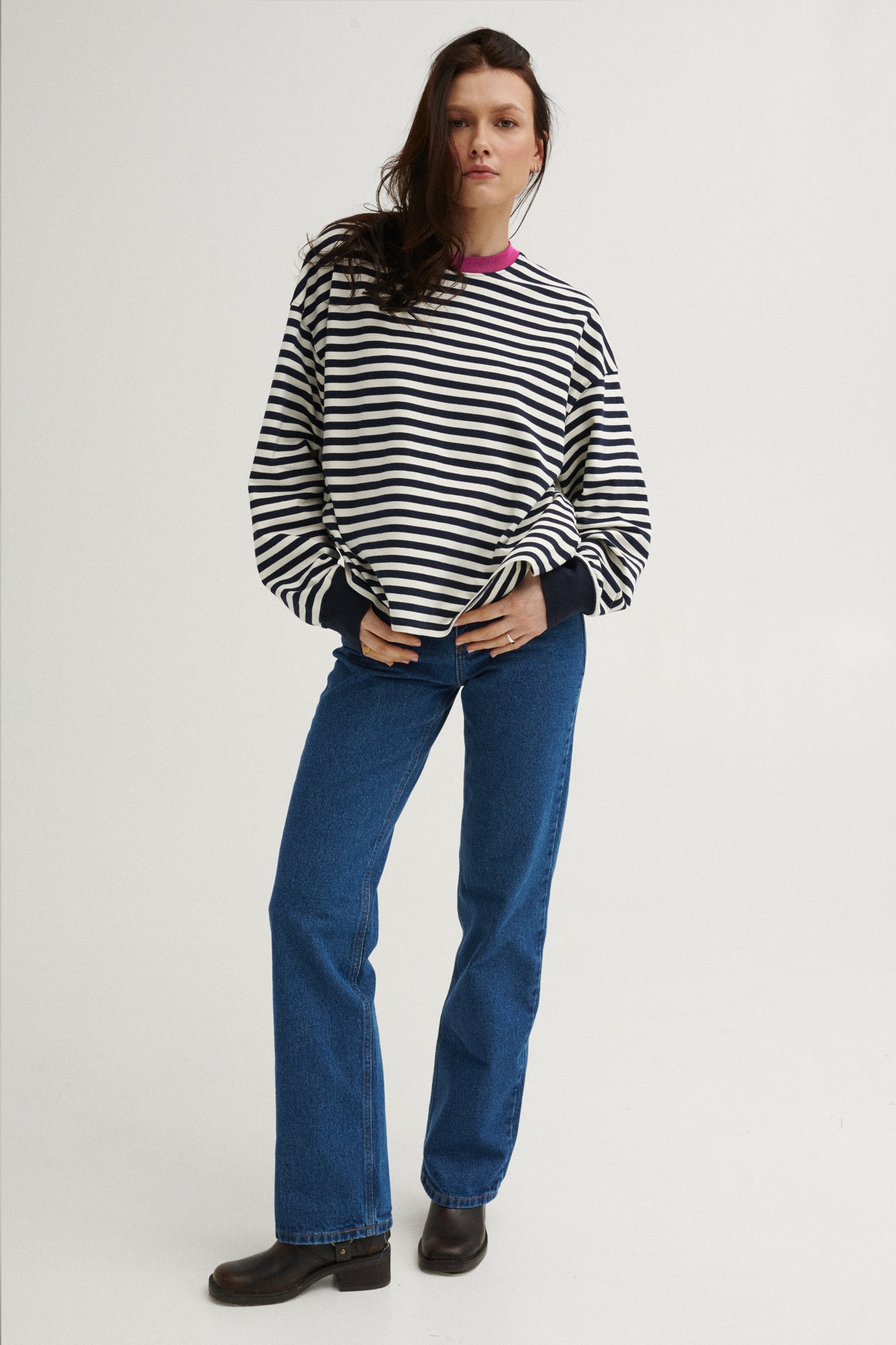 Cienka bluza z bawełny / 17 / 22 / breton stripes / fuchsia *spodnie-jeansowe-z-bawelny-z-recyklingu-05-18-medium-indigo* ?Modelka ma 176 cm wzrostu i prezentuje rozmiar M/L? 