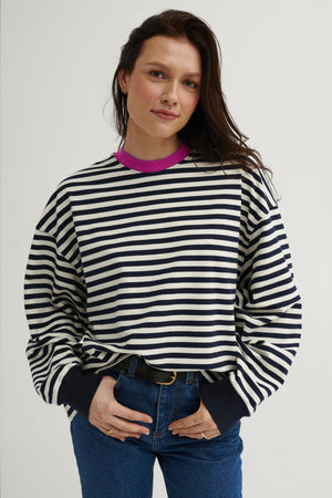 Cienka bluza z bawełny / 17 / 22 / breton stripes / fuchsia *spodnie-jeansowe-z-bawelny-z-recyklingu-05-18-medium-indigo* ?Modelka ma 176 cm wzrostu i prezentuje rozmiar M/L? 