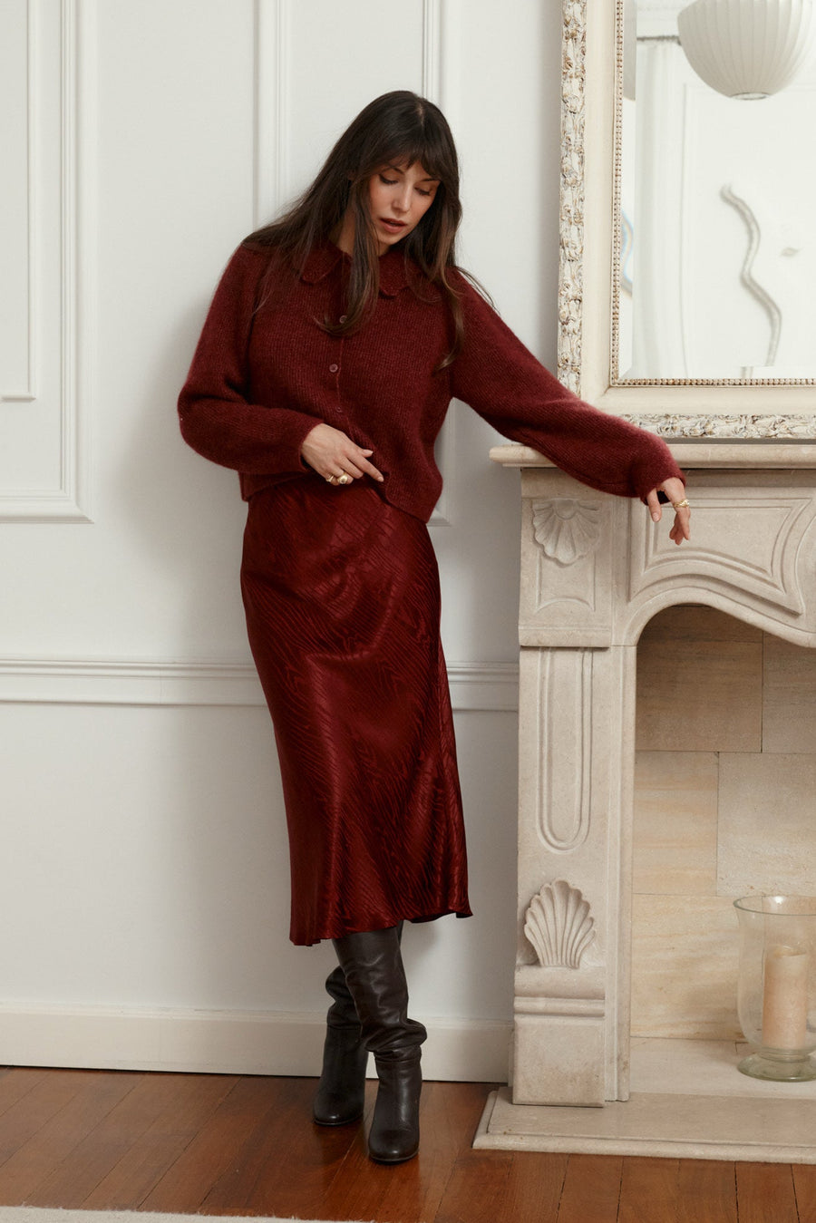 *kardigan-z-welna-z-alpaki-16-23-mauvewood*?Modelka ma 178cm wzrostu i prezentuje rozmiar S?