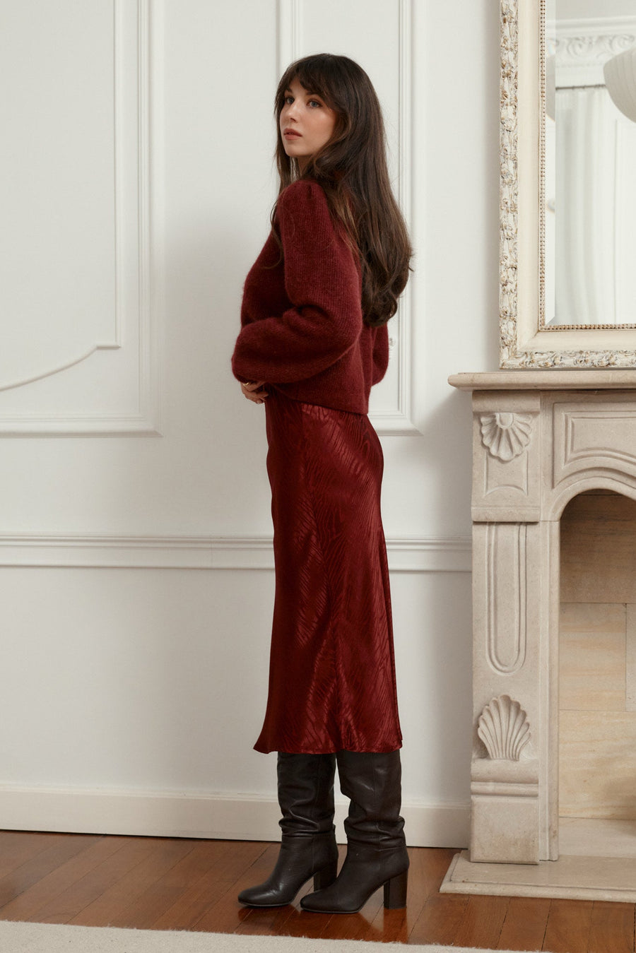 *kardigan-z-welna-z-alpaki-16-23-mauvewood*?Modelka ma 178cm wzrostu i prezentuje rozmiar S?