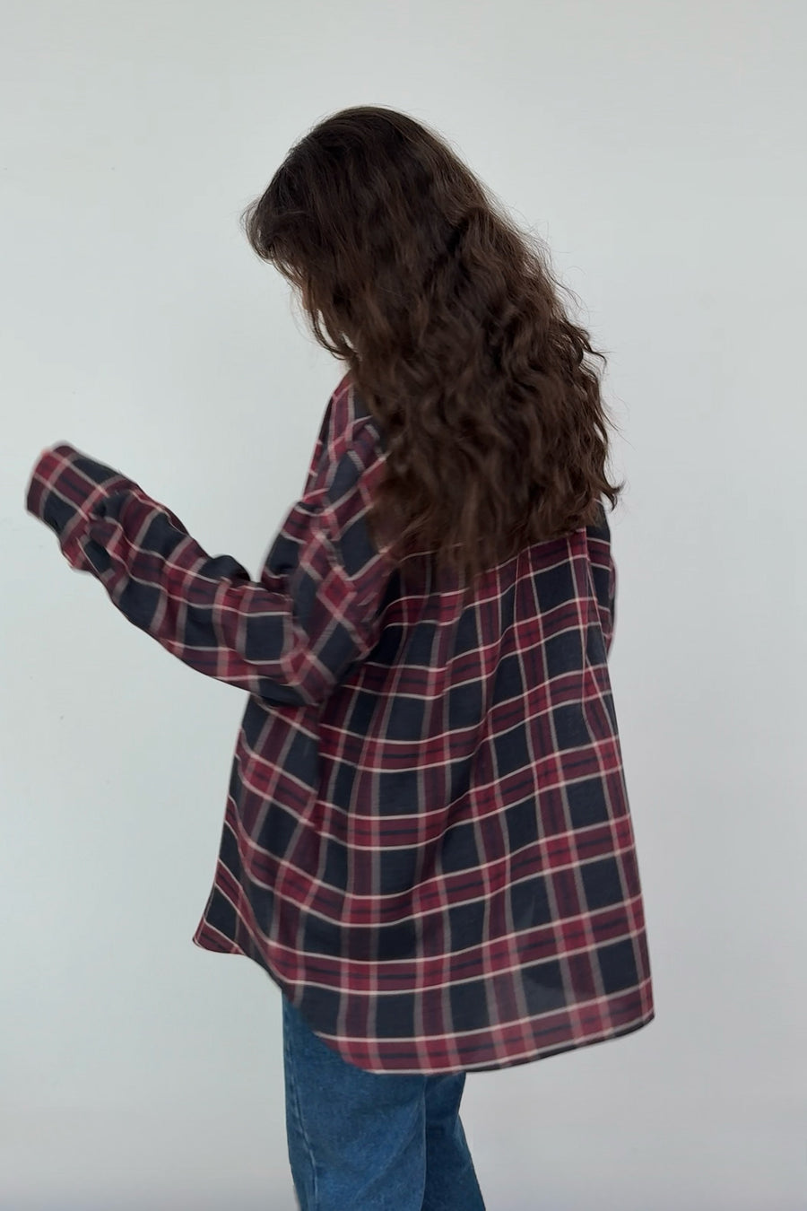 Koszula z wiskozy / 12 / 16 / old burgundy ?Modelka ma 178cm wzrostu i prezentuje rozmiar M/L?