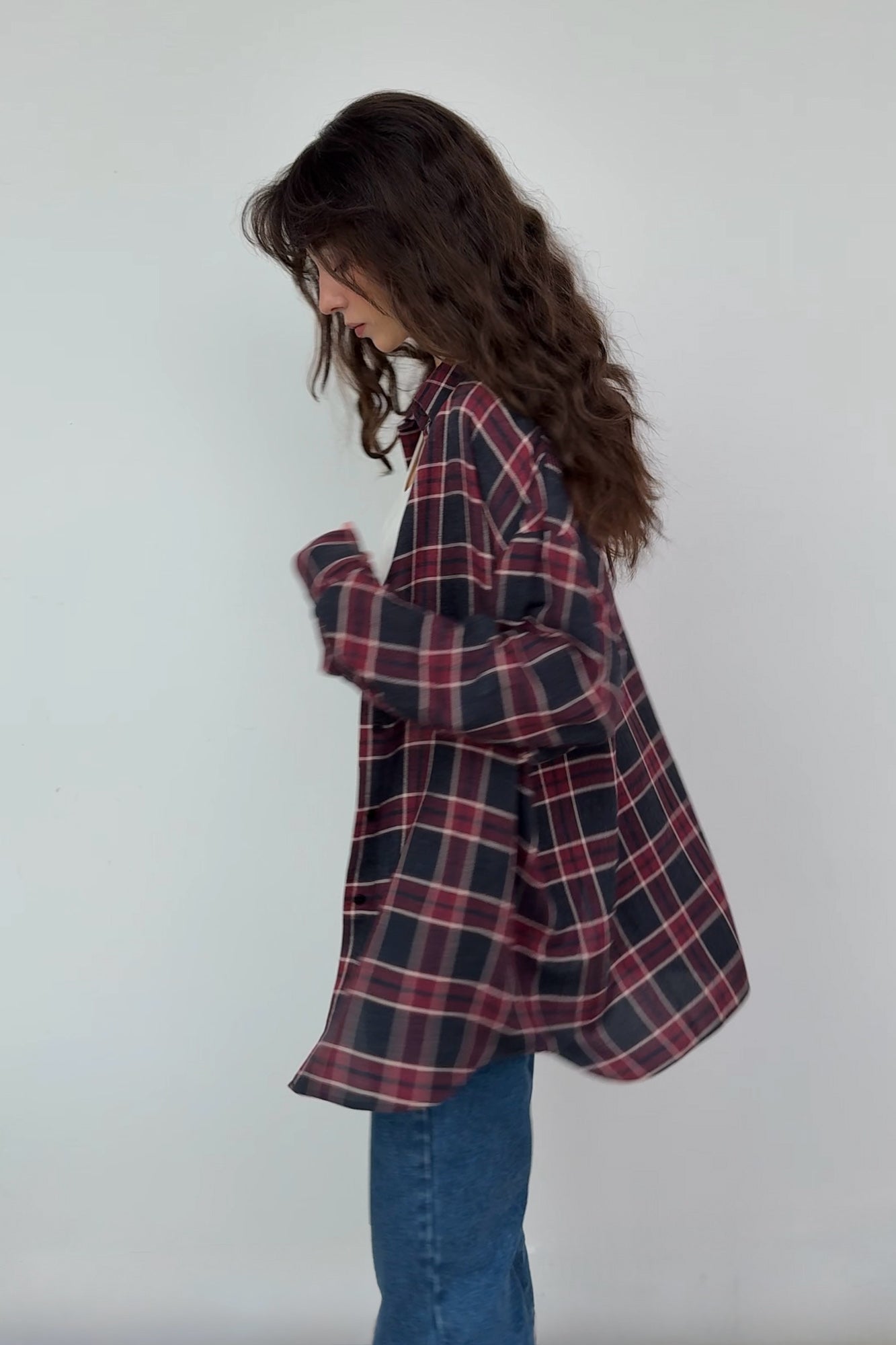 Koszula z wiskozy / 12 / 16 / old burgundy ?Modelka ma 178cm wzrostu i prezentuje rozmiar M/L?