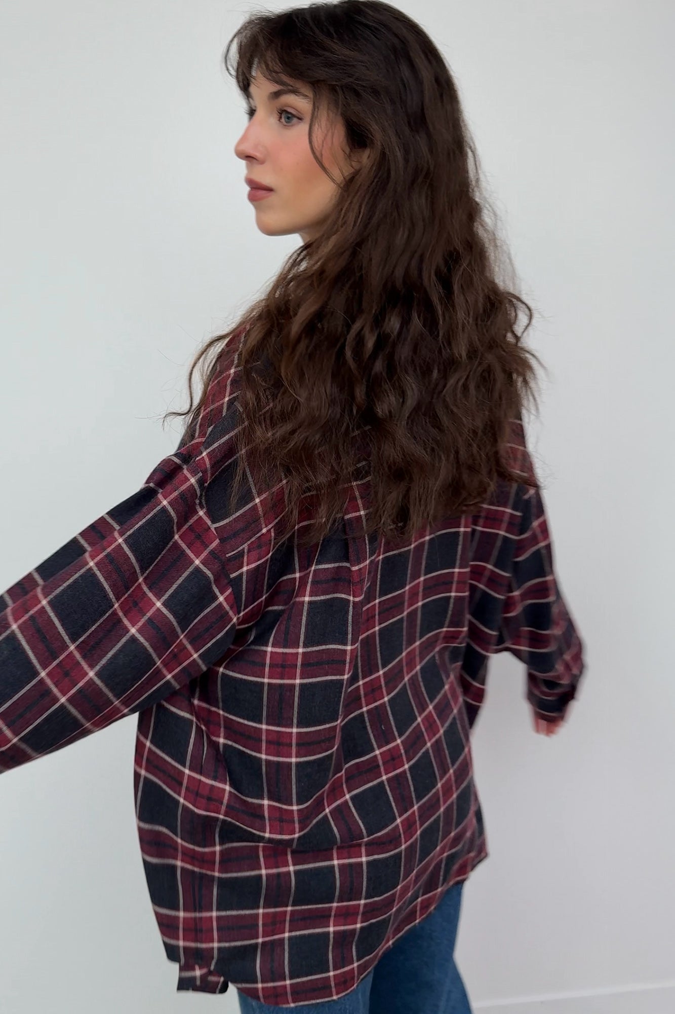 Koszula z wiskozy / 12 / 16 / old burgundy ?Modelka ma 178cm wzrostu i prezentuje rozmiar M/L?