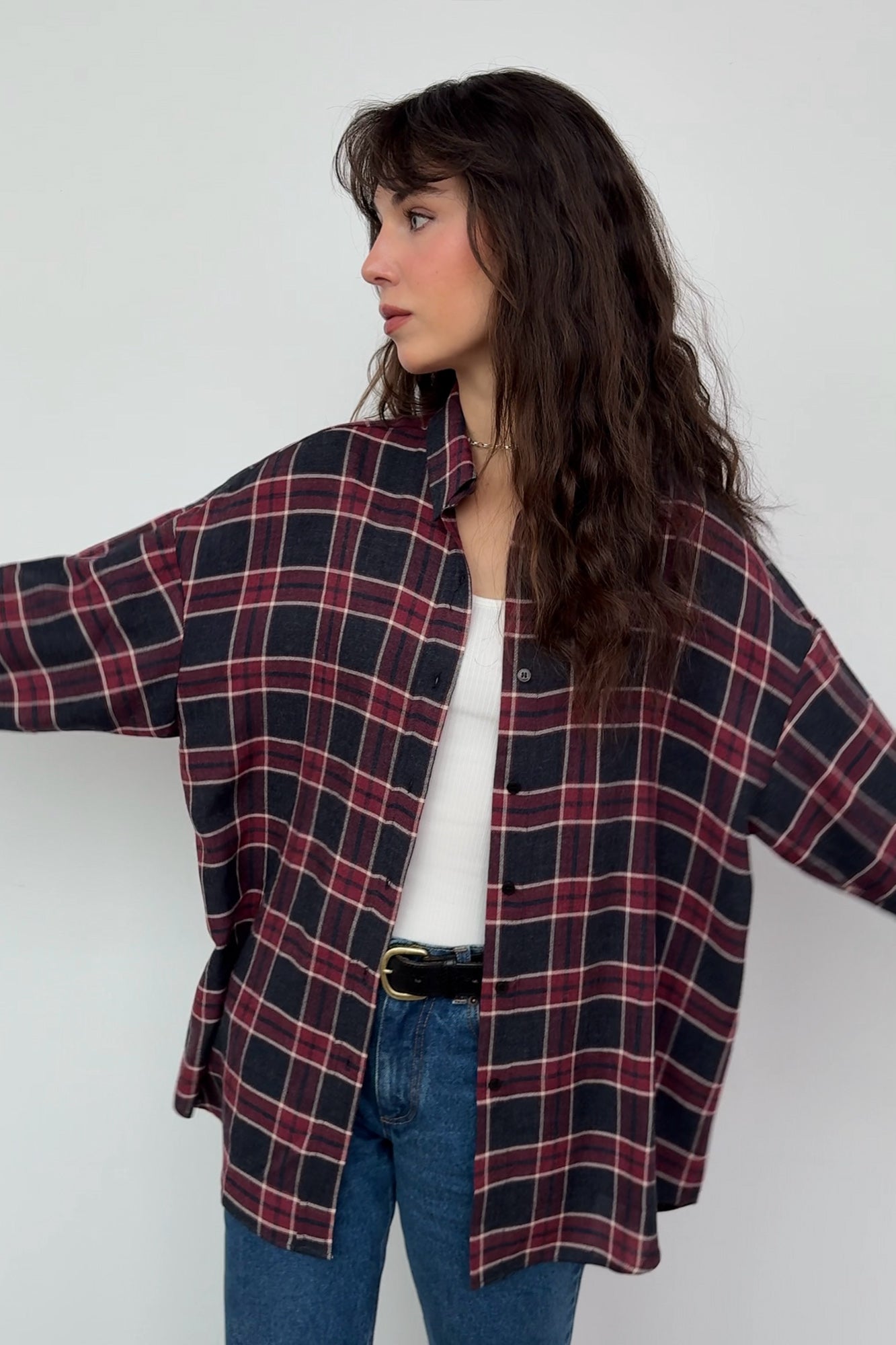 Koszula z wiskozy / 12 / 16 / old burgundy ?Modelka ma 178cm wzrostu i prezentuje rozmiar M/L?