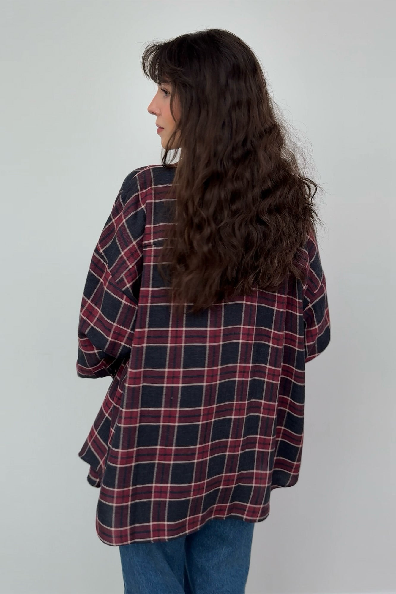 Koszula z wiskozy / 12 / 16 / old burgundy ?Modelka ma 178cm wzrostu i prezentuje rozmiar M/L?