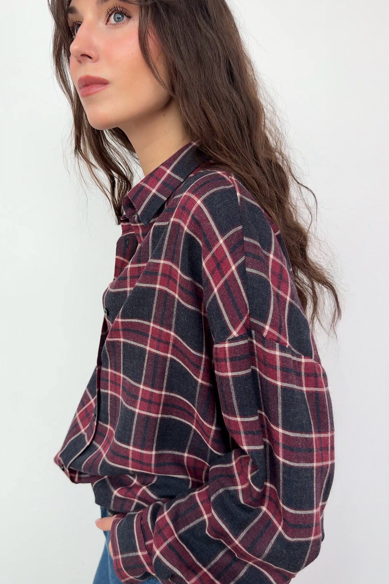 Koszula z wiskozy / 12 / 16 / old burgundy ?Modelka ma 178cm wzrostu i prezentuje rozmiar M/L?