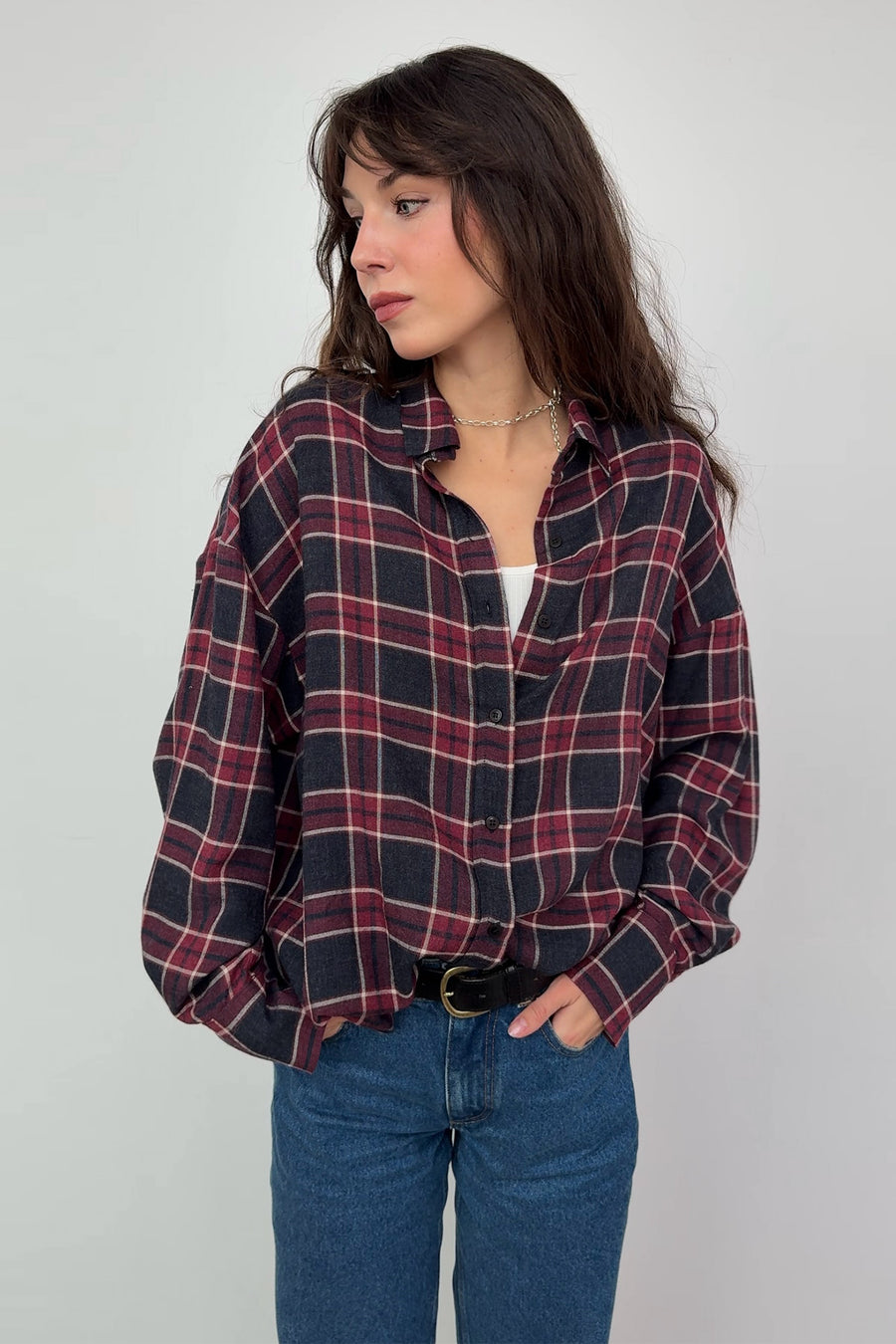 Koszula z wiskozy / 12 / 16 / old burgundy ?Modelka ma 178cm wzrostu i prezentuje rozmiar M/L?